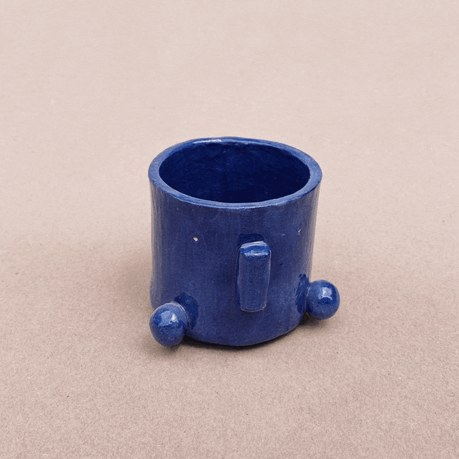 GIF de un Ser del Bosque azul dando vueltas.
